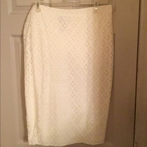 Lord&Taylor Off-white fitted lace skirt